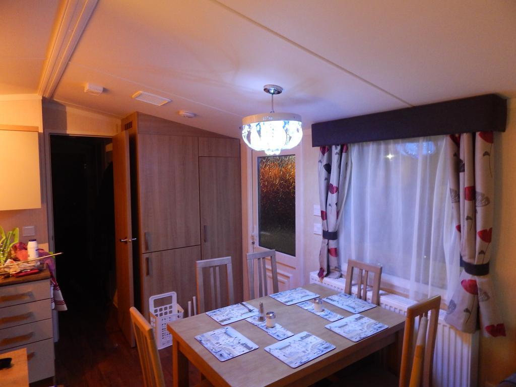 Presthaven Sands Holiday Park 3 And 2 Bed Caravans Prestatyn Δωμάτιο φωτογραφία